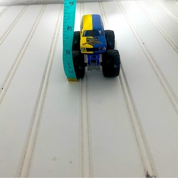 Bundle of (6) Monster Jam (3)Soldier Fortune, (2) Flip Cars (1) Flip Morph Truck - Picture 6 of 14